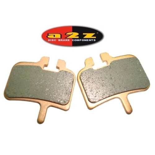 Två metalliska skivbromsbelägg är placerade sida vid sida under en röd, gul och svart A2Z Disc Brake Components-logotyp på en vit bakgrund.