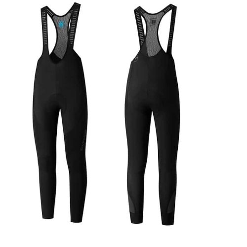 Fram- och bakifrån på ett par svarta cykeltights med axelremmar i mesh, vadderad sittyta och minimalistiska sömmar, mot en vit bakgrund.