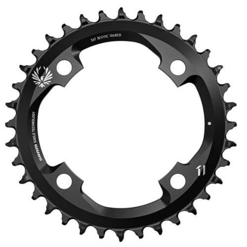 En svart SRAM cykelkedjekrans med 34 tänder, fyra monteringshål och vita tryckta specifikationer runt kanten, fotograferad mot en vit bakgrund.