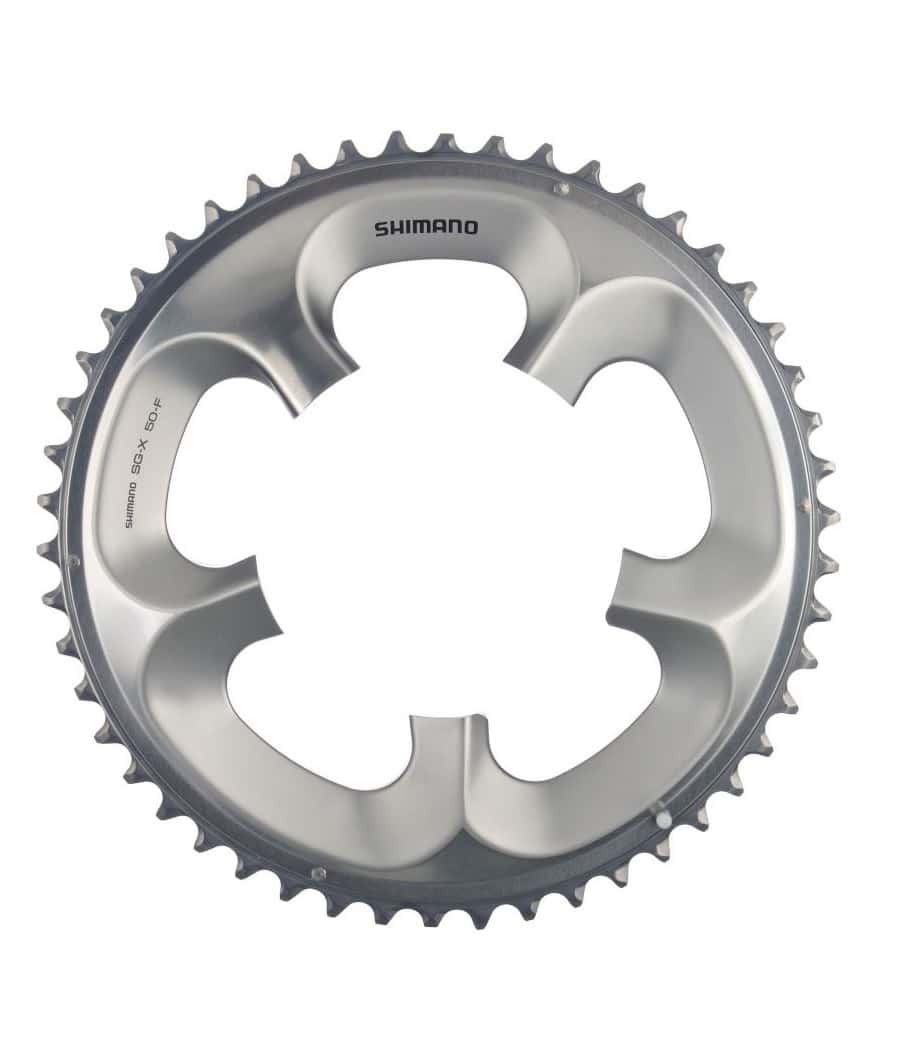 Klinga-FC-6750-50.jpg En silverfärgad Shimano-kedjekrans för cyklar med jämnt fördelade tänder, fyra monteringshål och varumärket tryckt upptill.
