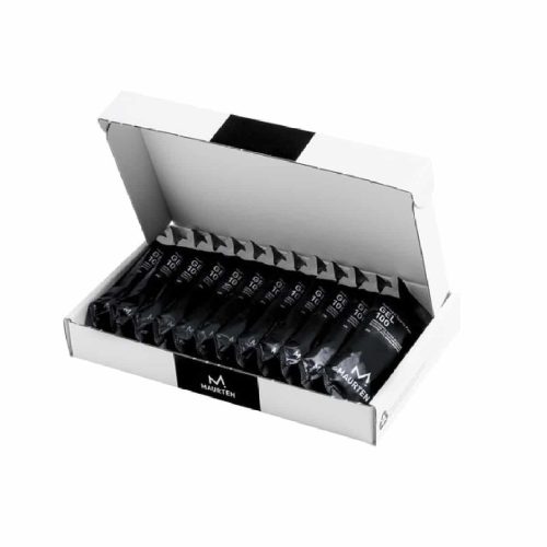 En vit rektangulär låda, delvis öppen, innehåller flera individuellt förpackade svarta paket som är placerade i en rad. På lådan och paketen finns en vit "M"-logotyp och ordet "MARYTEN".