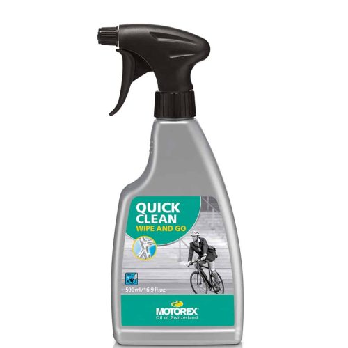 En silverfärgad sprayflaska märkt "Quick Clean Wipe and Go" från Motorex, med en cyklistillustration på framsidan och ett svart spraymunstycke med trigger. Flaskan har en kapacitet på 500 ml.