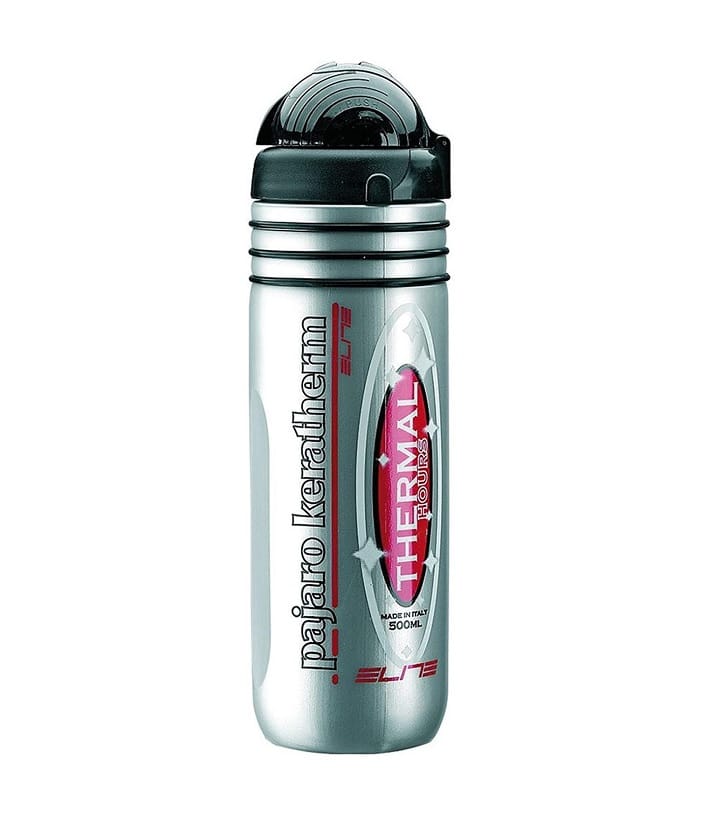 Pajaro-Kerathen-flaska-1.jpg En isolerad vattenflaska i silver med svart lock och texten "pajara keratherm elite" och "THERMAL BOTTLE" i rött och vitt på sidan. Kapaciteten är angiven till 500 ml.