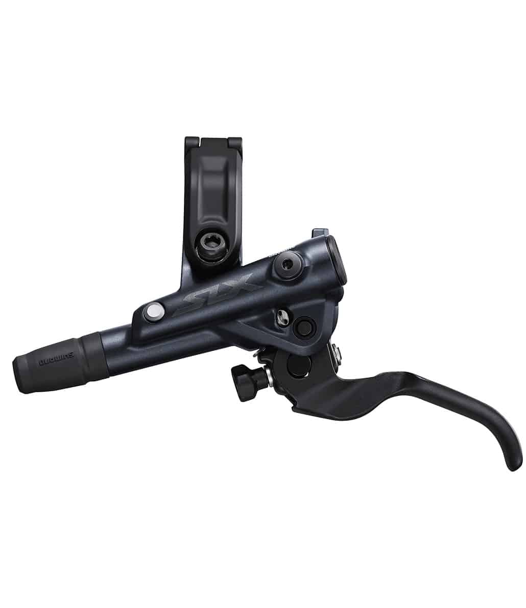 SLX-BLM7100-Fram.jpg En svart hydraulisk cykelbromsspak med monteringsfäste, justeringsknapp och Shimano-varumärke, placerad mot en vit bakgrund.