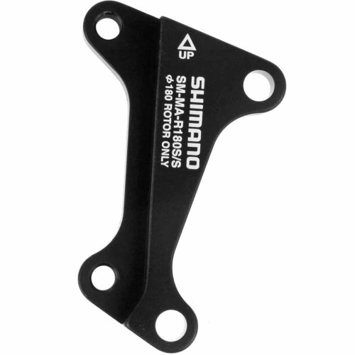 En svart Shimano SM-MA-R180S/S skivbromsadapter med fyra hål och vit text som anger "180 ROTOR ONLY" och orienteringsanvisningar, mot en vit bakgrund.