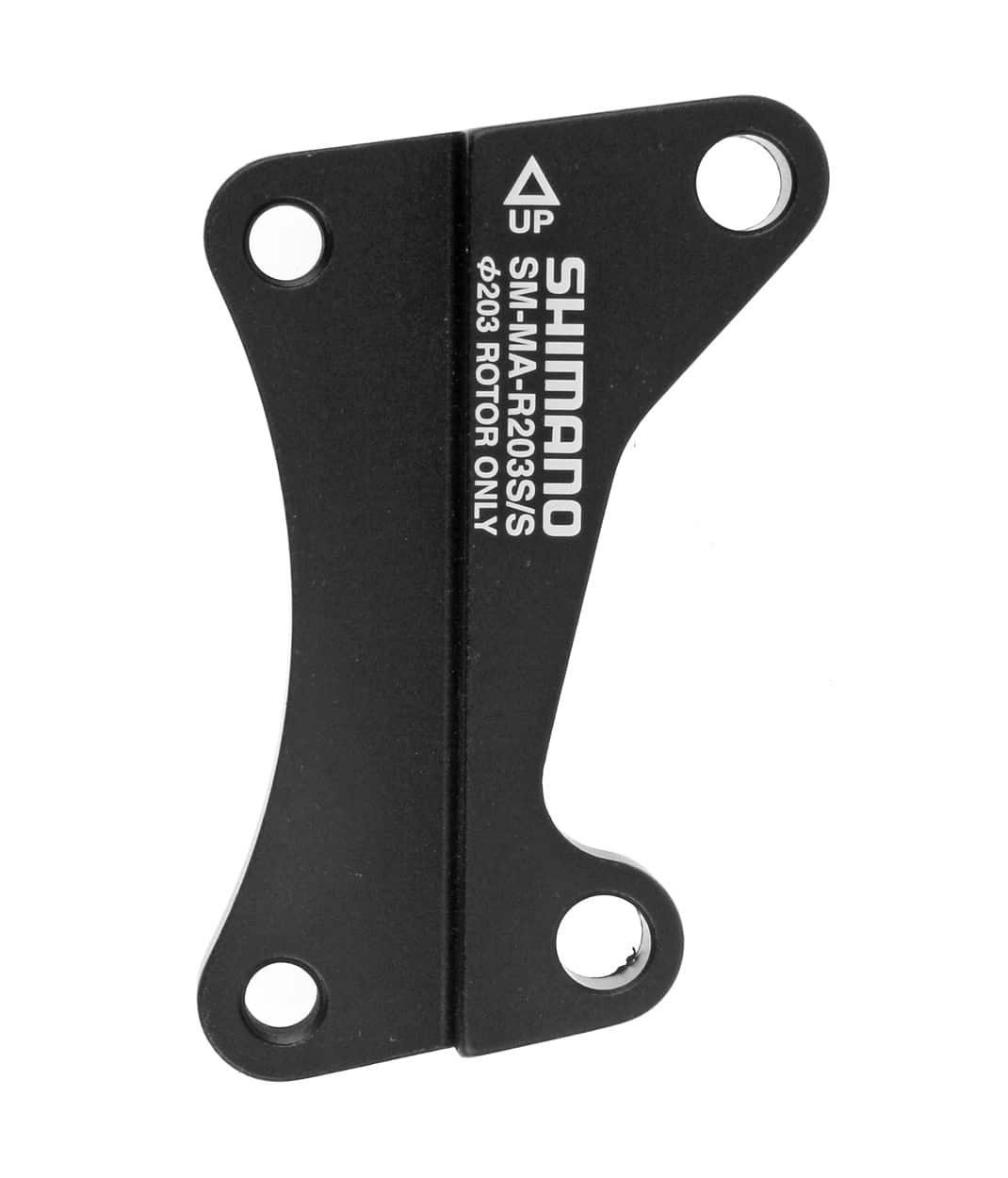 SM-MAR-203-SSA.jpg En svart Shimano SM-MA-R203S/S skivbromsadapter med fyra bulthål och vit tryckt märkning som anger att den är avsedd för en 203 mm rotor.