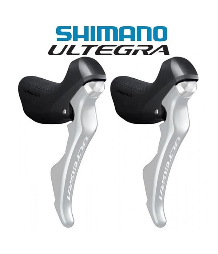 Shimano-reglageskydd-till-Ultegra-ST-R8000.jpg Ett par Shimano Ultegra växel- och bromsspakar för landsvägscyklar i svart och silver visas sida vid sida, med Shimano Ultegra-logotypen ovanför dem på en vit bakgrund.
