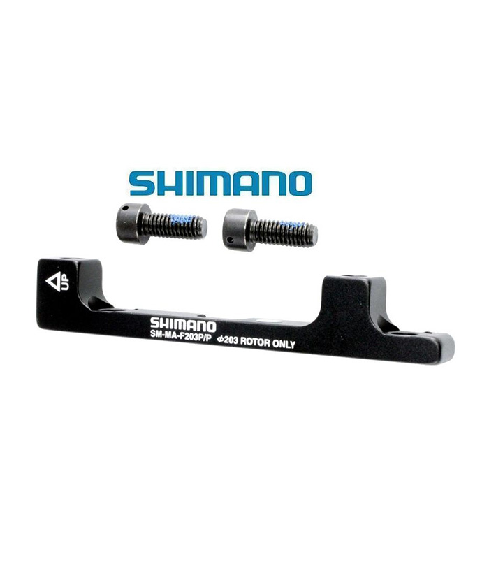 Shimano-skivbromsadapter-fram-203mm-gaffel-Postmount-ok-postmount.jpg En svart Shimano skivbromsadapter med modelldetaljer tryckta i vitt, visad med två monteringsbultar och Shimano-logotypen ovanför delarna på en vit bakgrund.