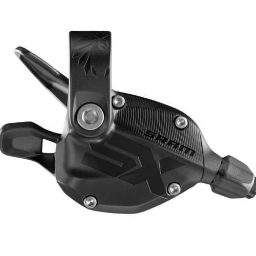 En svart SRAM SX Eagle cykelväxel med texturerad yta, synliga bultar och en ingraverad SRAM-logotyp, sedd från sidan mot en vit bakgrund.