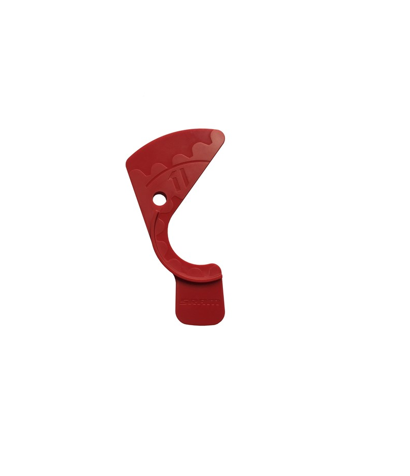 Sram-chaingap-verktyg-eagle.png Ett rött plastverktyg med en böjd form, ett hål nära mitten, ett strukturerat greppområde och upphöjda kanter på ena sidan, mot en vit bakgrund.