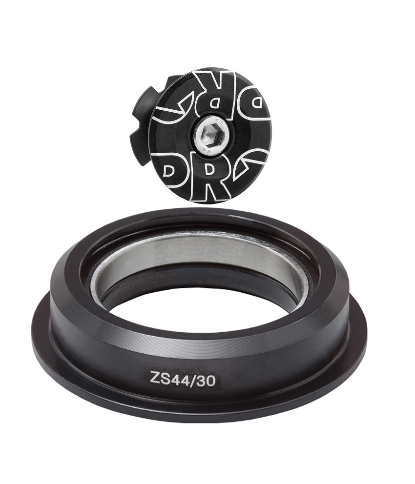 Styrlager-Nedre-ZS44-30.jpg Ett svart cykelheadset med nedre lager märkt "ZS44/30" med matchande topplock och bult med vit grafisk design på locket.