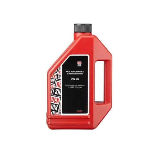 En röd plastflaska med en svart etikett med texten "High Performance Suspension Fluid 0W-30" och en sidomärkning med texten "RockShox". Flaskan har ett inbyggt handtag och ett svart skruvlock.