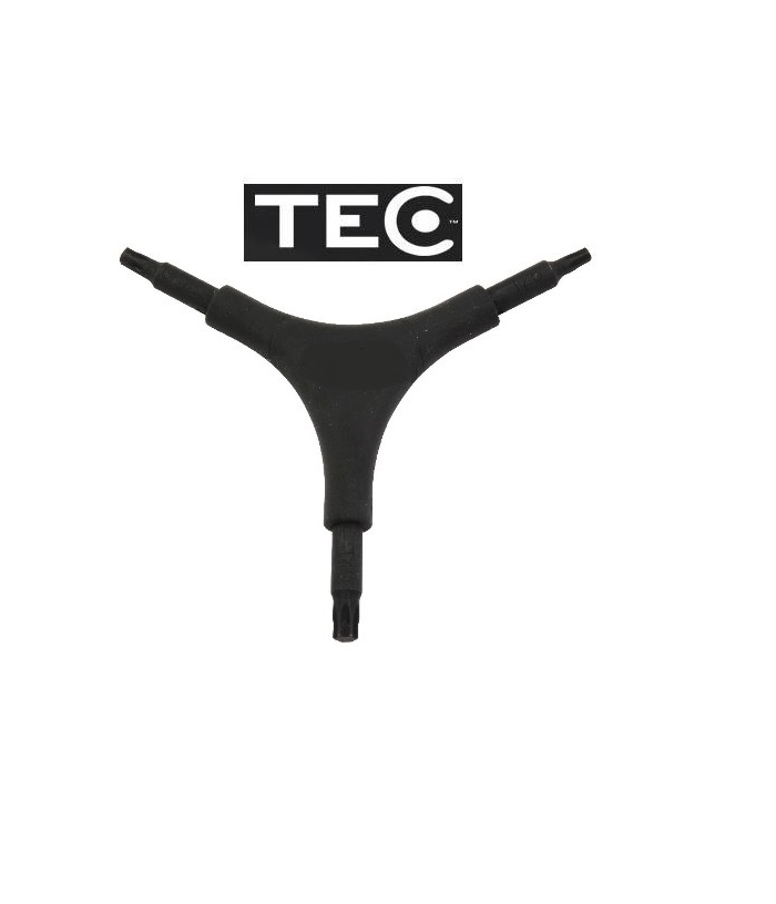 Tec-Y-nyckel-torx.png Ett svart, tredelat TEC-märkt sexkantsnyckelverktyg med sexkantsändar i olika storlekar, placerat under en TEC-logotyp på en vit bakgrund.