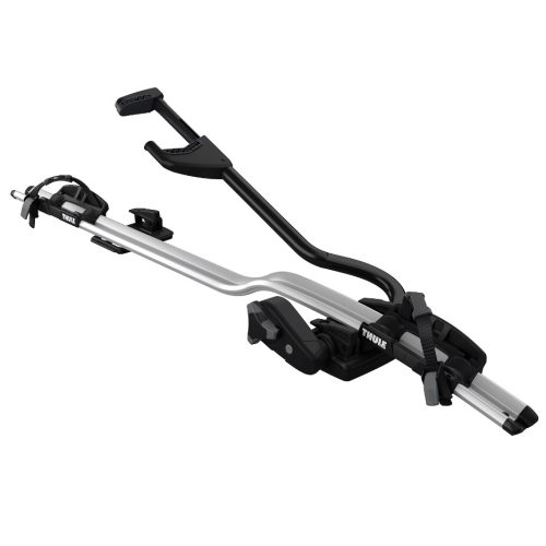 Ett silverfärgat och svart Thule-fäste för upprätt cykelhållare, utformat för att fästa cyklar på fordonets tak, med en justerbar arm, hjulremmar och monteringsbeslag.