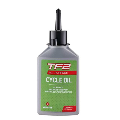 En grå flaska TF2 All Purpose Cycle Oil med ett svart munstycke. På den gröna etiketten står det att den är hållbar, minskar friktionen och förbättrar prestandan. Flaskan innehåller 125 ml (4,2 US fl oz) olja.