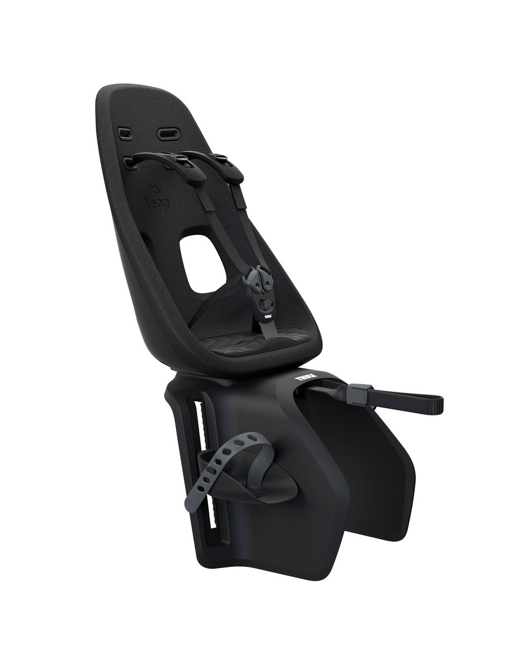 Yepp-next-sv-1.jpg En svart cykelbarnstol med högt ryggstöd, justerbar sele, fotstöd och fotremmar, utformad för att monteras baktill på en cykel.
