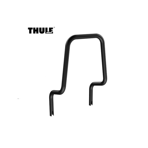 En svart, böjd metallstång med två nedåtriktade tappar, på en vit bakgrund med Thule-logotypen i det övre vänstra hörnet.