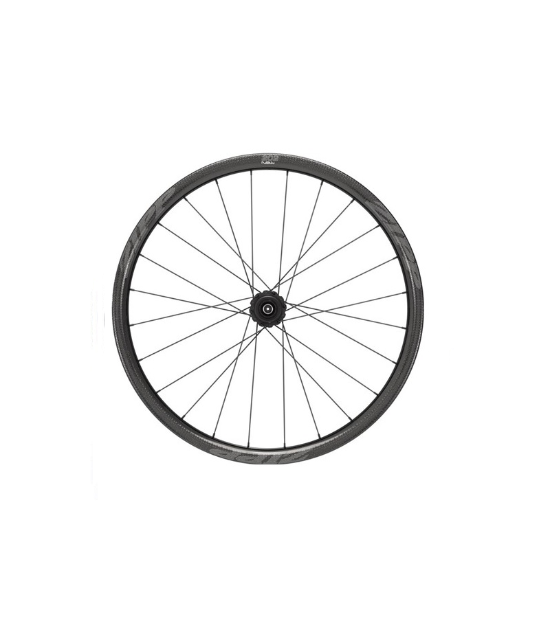 bakhjul-zipp-202-nsw-disc.png Ett enkelt cykelhjul med en svart kolfiberfälg och jämnt fördelade ekrar, mot en vit bakgrund.