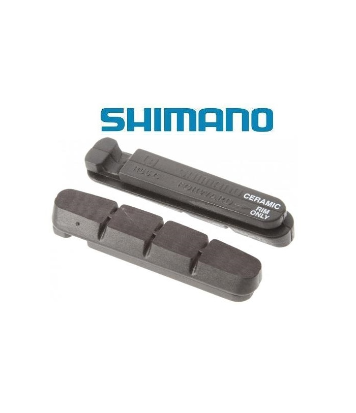 bromsbelagg-shimano-dura-ace-for-keramikfalg.png Två svarta Shimano-bromsbelägg för cyklar visas sida vid sida mot en vit bakgrund. Shimano-logotypen visas ovanför dem i blått. Det ena bromsbelägget är märkt "Ceramic Only".