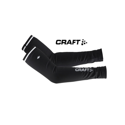 Två svarta armvärmare av märket Craft med vit logotyp och vita accenter visas sida vid sida mot en vit bakgrund. Logotypen "CRAFT" visas ovanför armvärmarna.