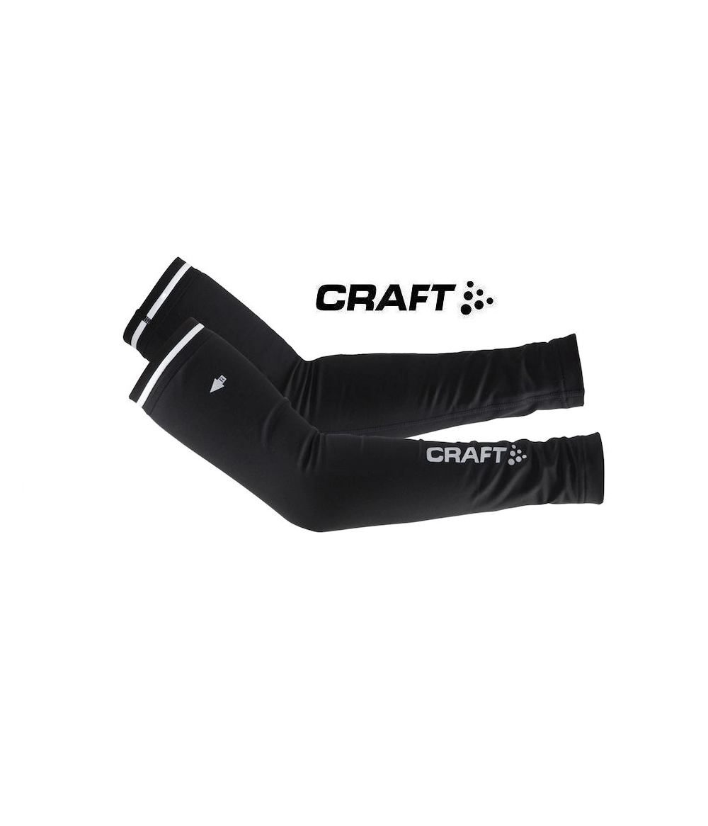 craft-armvarmare-svart.png Två svarta armvärmare av märket Craft med vit logotyp och vita accenter visas sida vid sida mot en vit bakgrund. Logotypen "CRAFT" visas ovanför armvärmarna.