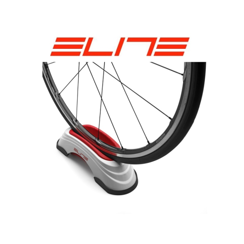 Närbild av ett cykelhjul placerat på ett grått och rött framhjulshöjningsblock med ordet "ELITE" i feta röda bokstäver ovanför.