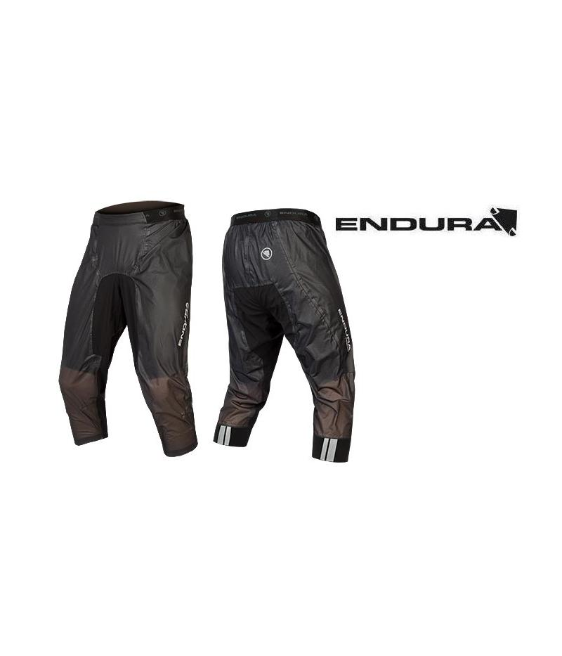 endura-fs260-adrenline-34-byxa.png Två vyer av svarta, trekvartslånga cykelbyxor med reflexdetaljer och Endura-logotyp. Det ena paret visas framifrån och det andra bakifrån, placerat bredvid Endura-logotypen.
