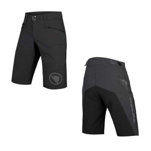 Svarta knälånga cykelshorts som visas framifrån och bakifrån. Shortsen har fickor med dragkedja, en diskret logotyp på framsidan av låret och "Endura"-märke på baksidan av sidopanelen.