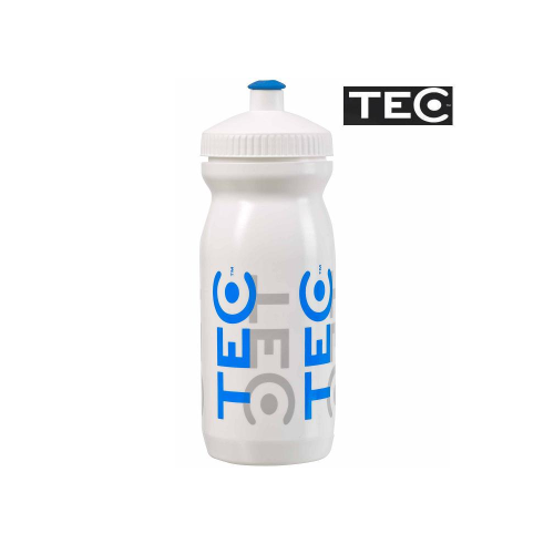 En vit vattenflaska i plast med en blå och grå "TEC"-logotyp tryckt vertikalt, en vit skruvkork och en blå pip. TEC-logotypen visas också i bildens övre högra hörn.