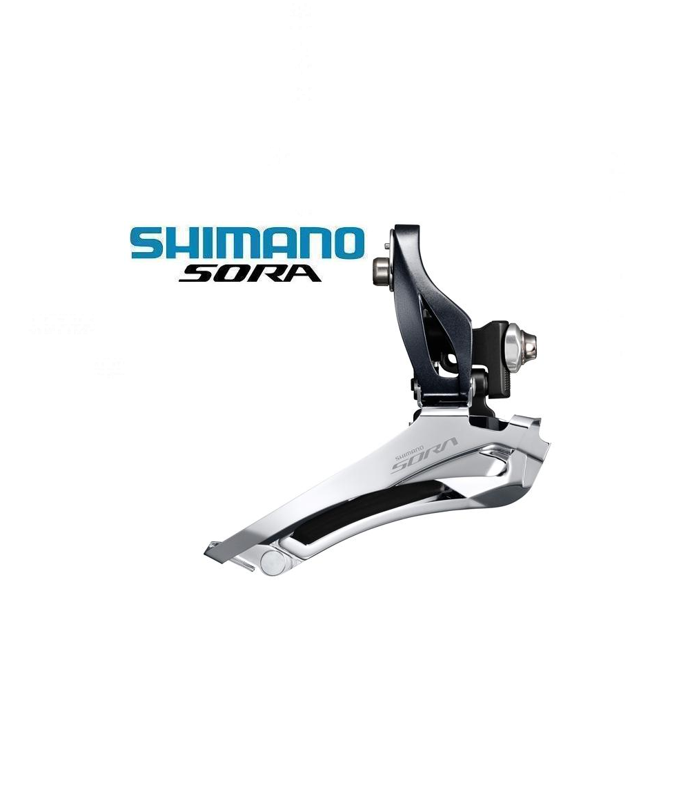framvaxel-shimano-sora-fd-r3000-braze-on.png En Shimano Sora framväxel visas mot en vit bakgrund med logotypen "SHIMANO SORA" ovanför i blå och svart text.