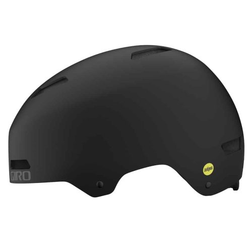 En mattsvart cykelhjälm med ett slätt, rundat skal. Hjälmen har ventilationsspringor, ett litet gult "MIPS"-märke på baksidan och "GIRO"-logotypen på sidan.