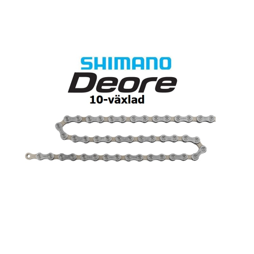 En Shimano Deore 10-växlad cykelkedja är utlagd i en lätt böjd linje under Shimano Deore 10-växlad-logotypen, på en vit bakgrund.