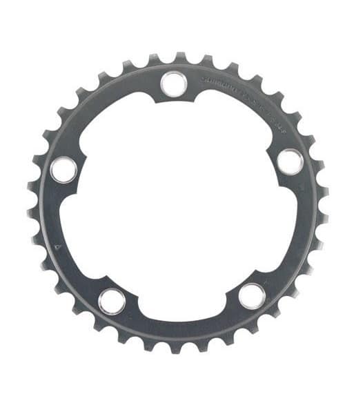 klinga-fc5650-L-34.jpg En cykelkedja av metall med jämnt fördelade tänder runt kanten och fem bulthål för fastsättning på ett vevparti.