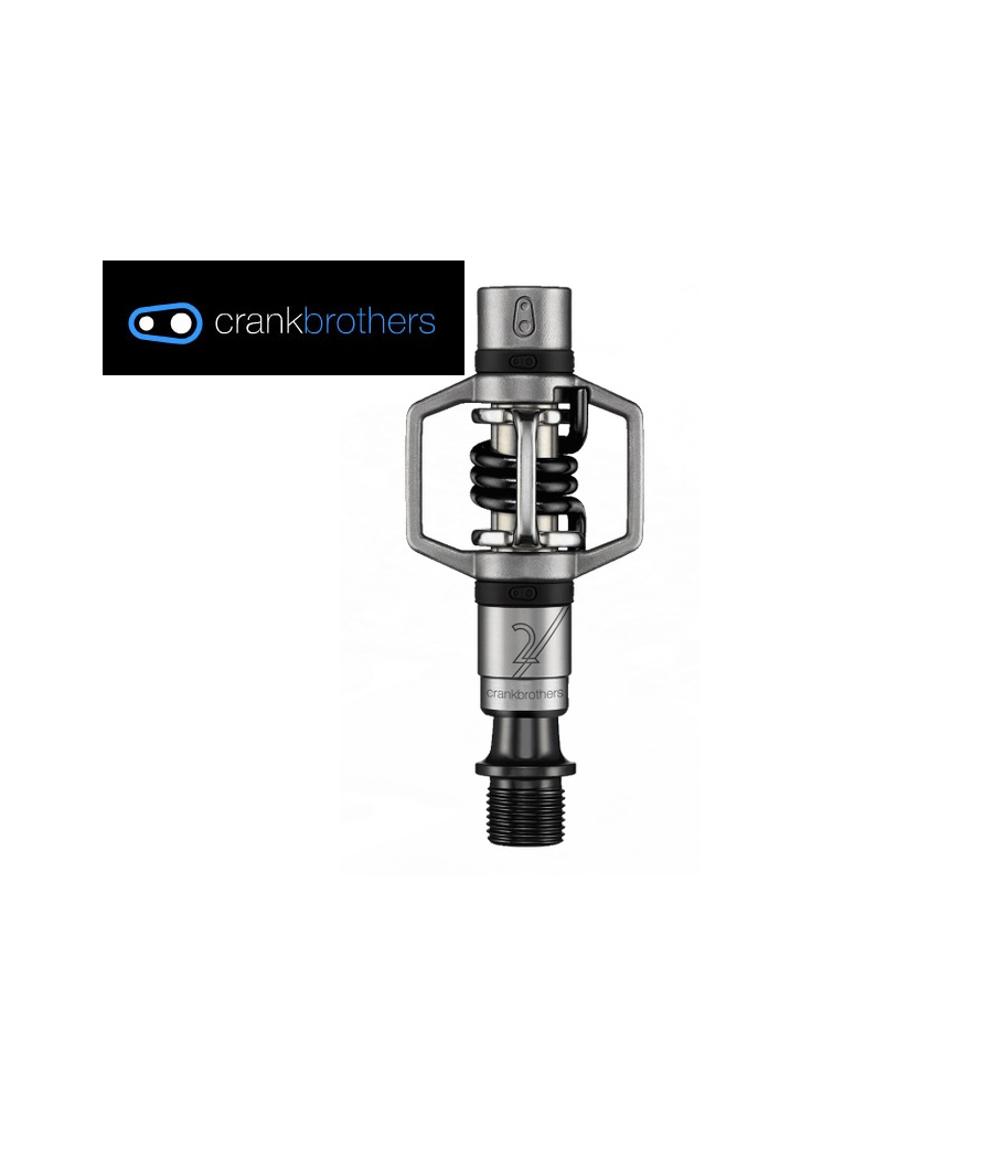 pedaler-crankbrothers-eggbeater-2-svart.png En cykelpedal från Crankbrothers med en minimalistisk, öppen design med metallkomponenter och en fjädermekanism. Crankbrothers logotyp visas i det övre vänstra hörnet på en svart bakgrund.