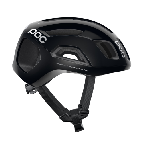En svart POC-cykelhjälm med ventilationshål och justerbara hakremmar, mot en vit bakgrund. Hjälmen har en slät, aerodynamisk design med vitt POC-märke på sidan och baktill.