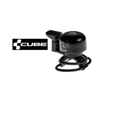 En svart Cube-cykelklocka med tumspak visas bredvid Cube-logotypen mot en vit bakgrund. Ringklockan har en kompakt rund design och ett monteringsfäste för fastsättning.