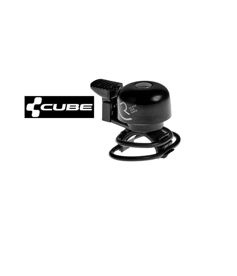 rfr.ringklocka.png En svart Cube-cykelklocka med tumspak visas bredvid Cube-logotypen mot en vit bakgrund. Ringklockan har en kompakt rund design och ett monteringsfäste för fastsättning.