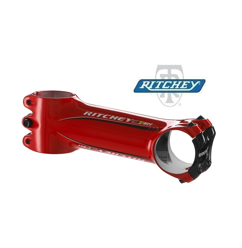 ritchey-red.png En röd Ritchey-cykelstam med svarta och vita detaljer, utformad för att fästa styret på en cykel, visas mot en vit bakgrund med en Ritchey-logotyp i det övre högra hörnet.
