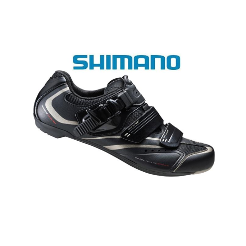 En svart Shimano cykelsko med två kardborreband och ett spärrband