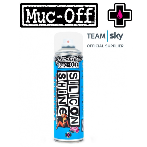 En burk med Muc-Off Silicon Shine spray med blå etikett visas. Muc-Off-logotypen och Team Skys officiella leverantörslogotyp visas ovanför burken. Burken är upprätt och har fet svart och vit text.