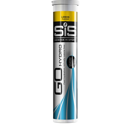 Ett cylindriskt rör med SiS Science in Sport GO Hydro elektrolyttabletter med citronsmak, med en silverfärgad, svart, gul och blå design, står upprätt mot en vit bakgrund.