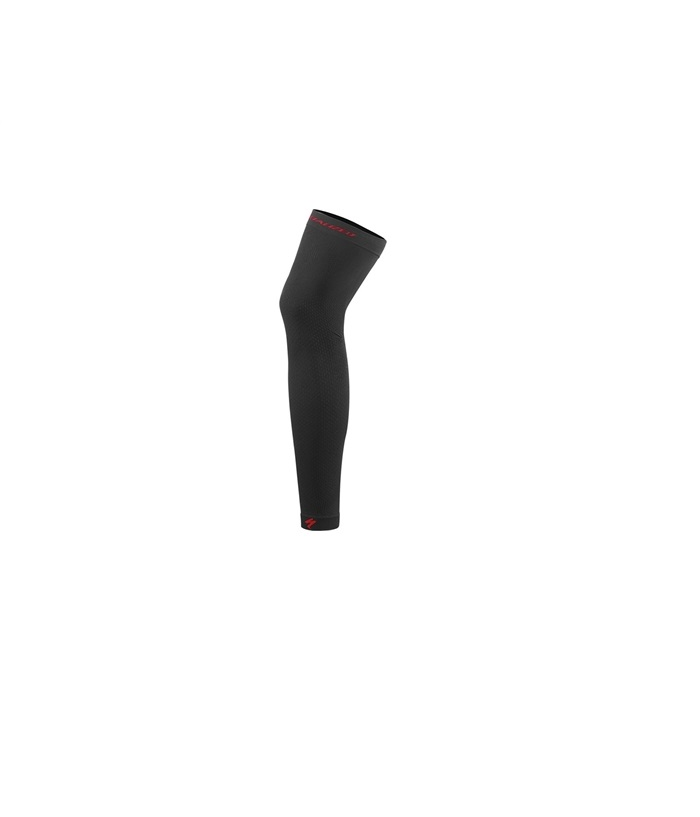 specialized-benvarmare.png En svart kompressionsärm med subtil textur och en liten röd logotyp nära manschetten, mot en vit bakgrund.