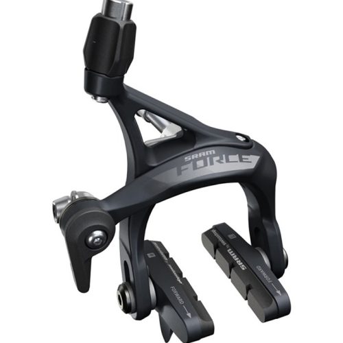 En närbild av ett SRAM Force bromsok för cykel i svart, med dubbla svängarmar, justeringsbult och märkesbromsbelägg, isolerat mot en vit bakgrund.