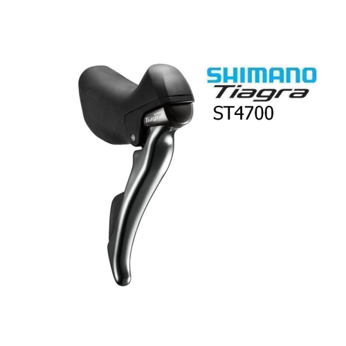 En Shimano Tiagra ST4700 växlings- och bromsspak för landsvägscyklar visas bredvid texten "Shimano Tiagra ST4700" på en vit bakgrund. Spaken är svart och silverfärgad med synligt varumärke.