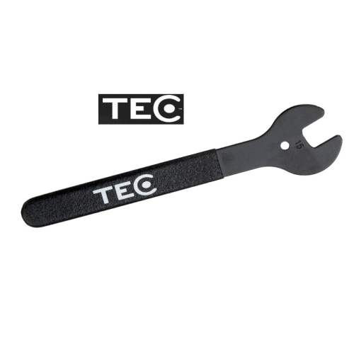 En svart skiftnyckel med "TEC" tryckt på handtaget och en "15"-markering nära den öppna änden. Ovanför skiftnyckeln finns en svartvit "TEC"-logotyp. Bakgrunden är enfärgad vit.