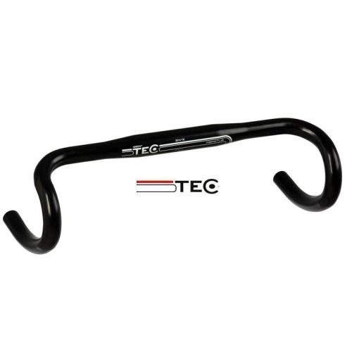 Ett svart racercykelstyre märkt "TEC", placerat ovanför en TEC-logotyp på en vit bakgrund.