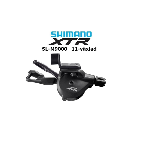 En Shimano XTR SL-M9000 11-växlad cykelväxel visas mot en vit bakgrund. Shimano XTR-logotypen och produktnamnet visas ovanför växelspaken i blå och svart text.