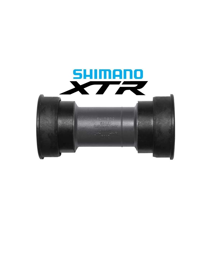 vevlager-shimano-xtr-sm-bb91-pressfit.png Ett Shimano XTR-cykeltretlager med svarta kopplingar i vardera änden, horisontellt placerat. Shimano XTR-logotypen visas ovanför bottenfästet på en vit bakgrund.