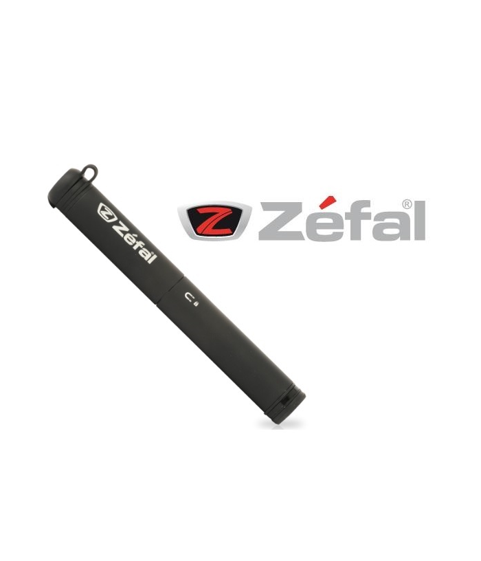zefal-pump-co2.png En svart Zéfal-cykelpump visas horisontellt på en vit bakgrund med Zéfals logotyp och namn ovanför den.