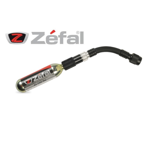 En Zéfal CO2-uppblåsare med en patron och ett flexibelt munstycke, på en vit bakgrund med Zéfals logotyp och varumärke ovanför produkten.